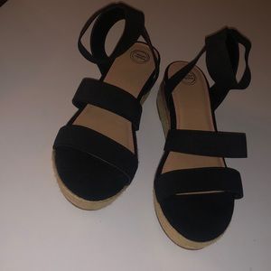 Black wedges